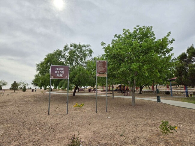 Building Photo - "Charming 4-Bed Oasis with 3 Full Baths on Twin Leaf Drive in El Paso, TX!"