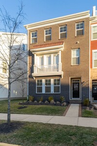 Building Photo - Beautiful Potomac Shores Townhome