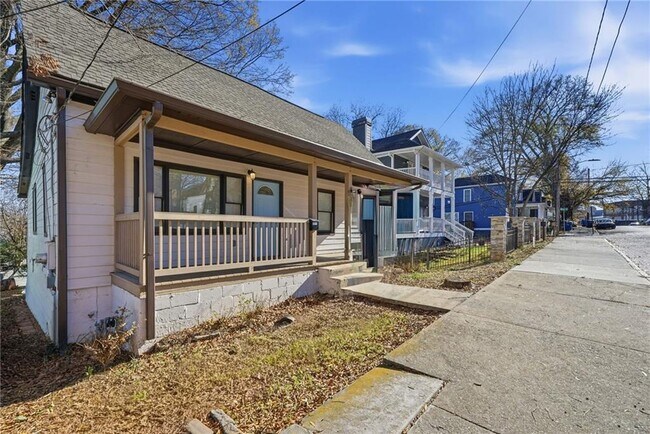 Building Photo - 698 Garibaldi St SW
