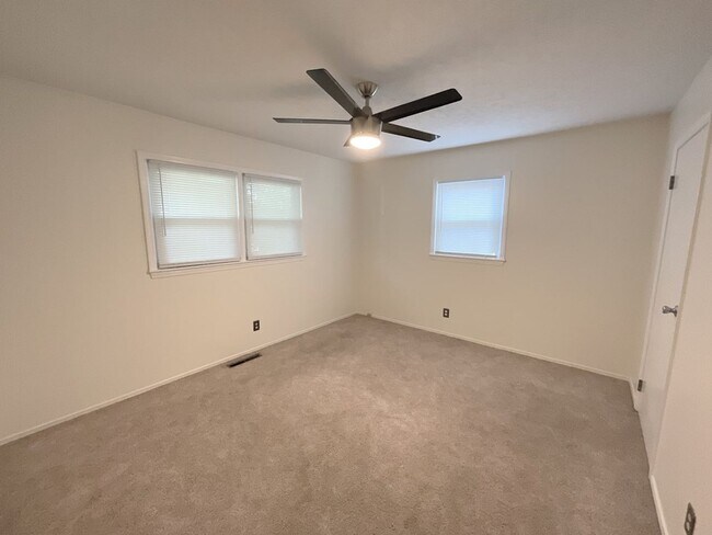 Building Photo - LEASING