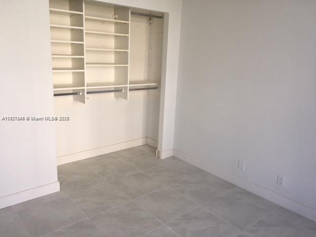 Building Photo - 3600 Mystic Pointe Dr