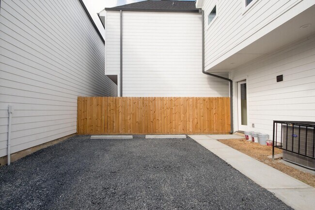 Building Photo - 2105 Sam Wilson St