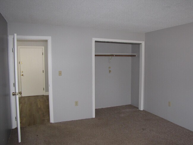 Building Photo - 1301 Bodwell Rd