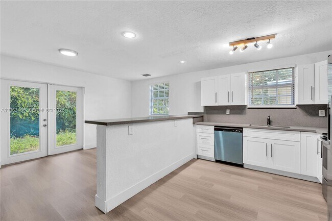 Building Photo - 140 NW 70th St