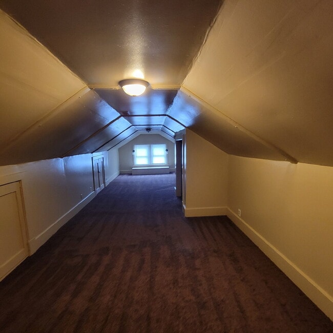Building Photo - Beautiful 3 Bedroom