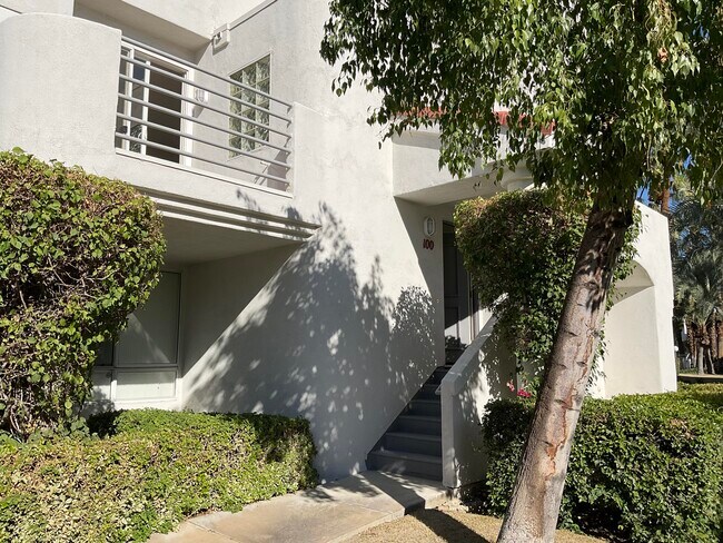 Building Photo - 401 El Cielo Rd