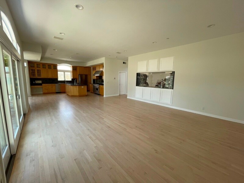 Building Photo - 1120 Steinhart Ave
