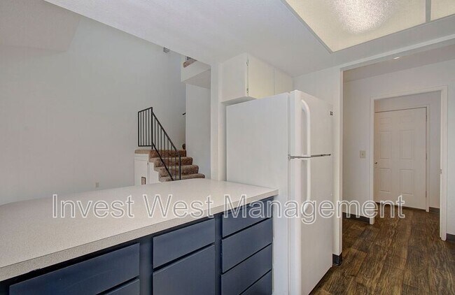 Building Photo - 8604 NE Mason Dr