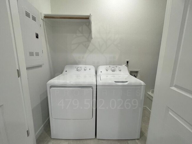 Building Photo - 2/1 Flat | New Apartments in Siloam Springs!