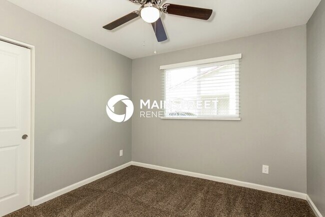 Building Photo - 3 Bedroom Pet-Friendly Home in Phoenix, AZ with Main Street Renewal