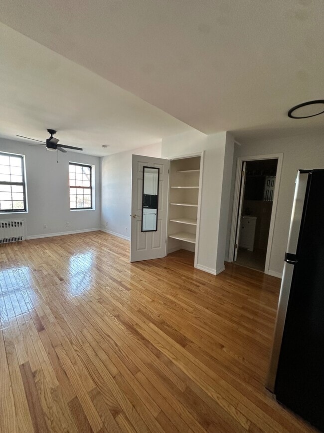Building Photo - 890 W Beech St