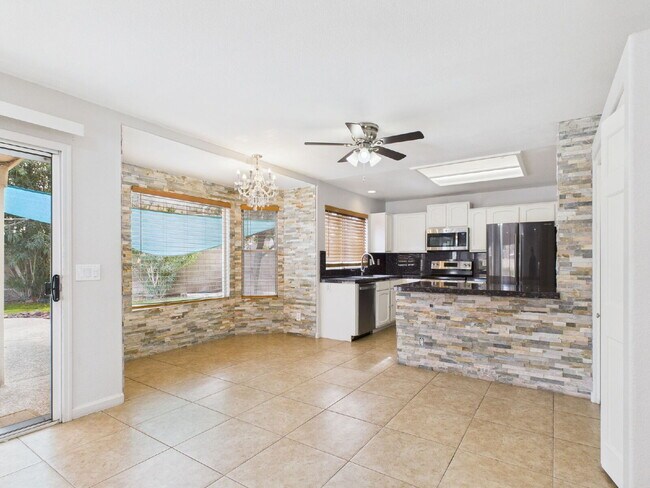 Building Photo - Trade Winds at Gilbert