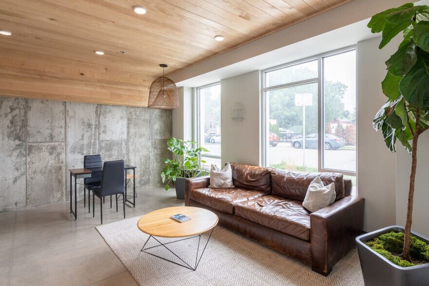 Building Photo - 211 W Mineral St