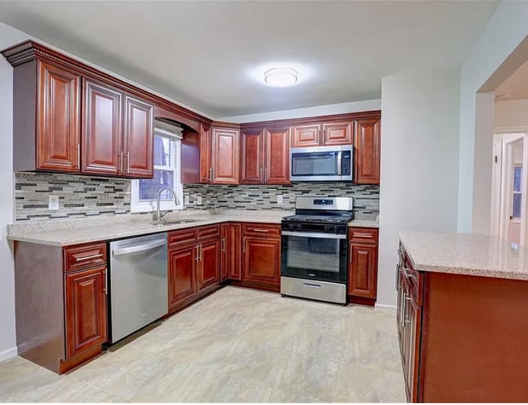 Building Photo - 5517 Willow Ave