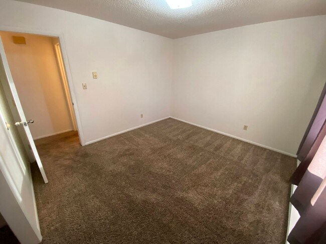 Building Photo - 810 Mary Anne Dr