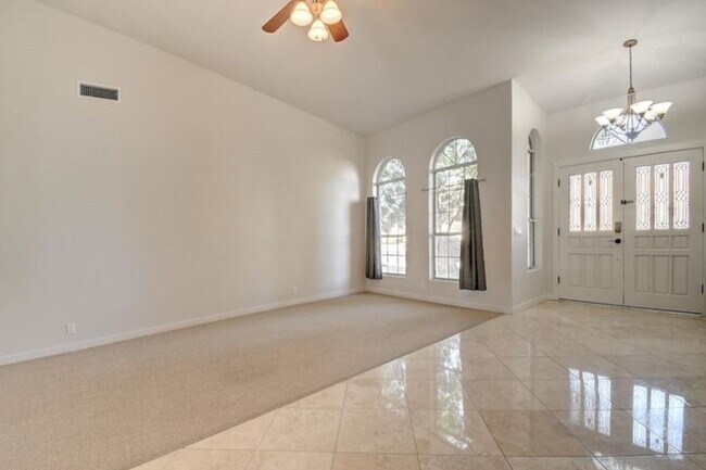 Building Photo - 5623 E Claire Dr