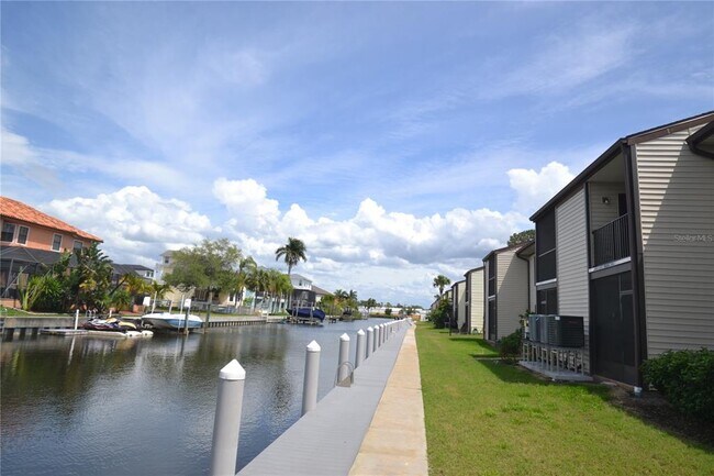 Building Photo - 329 Moorings Cove Dr