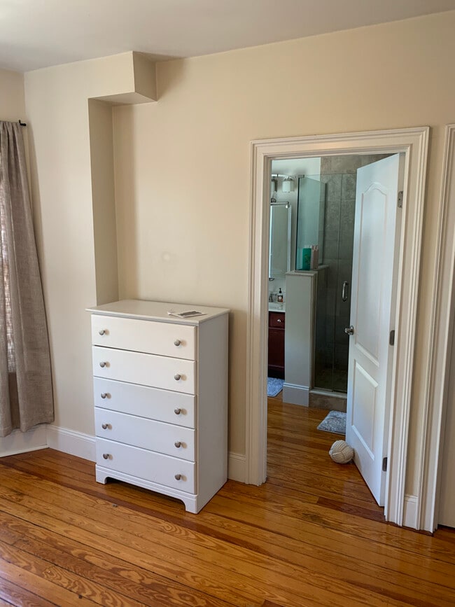 Building Photo - 212 L St