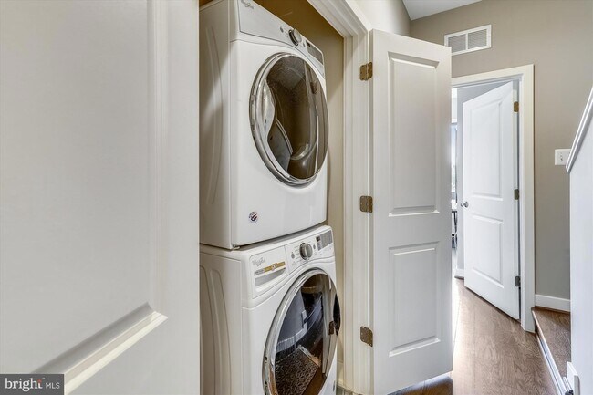 Building Photo - 8052 Red Hook St