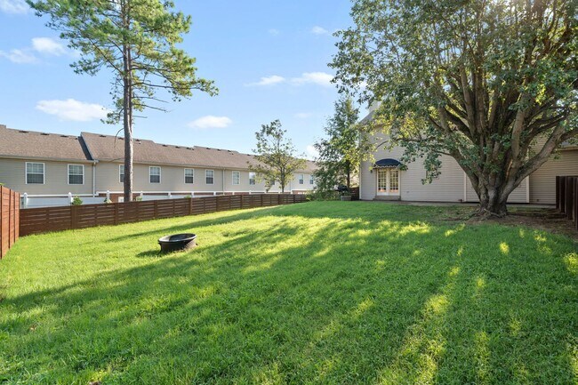 Building Photo - Pet Friendly Three Bedroom in Sango!