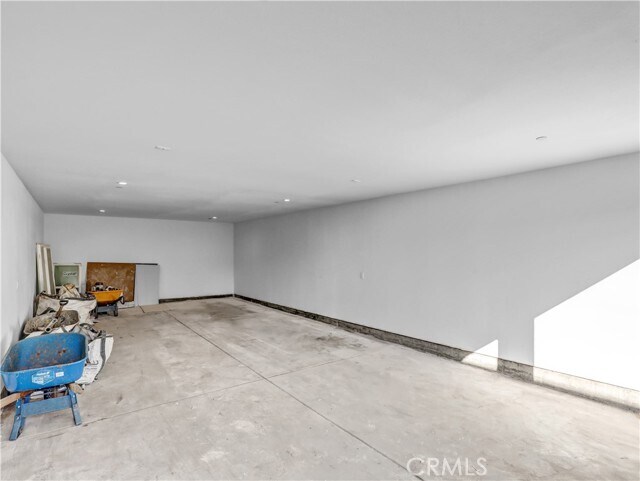 Building Photo - 1231 S Rowan Ave