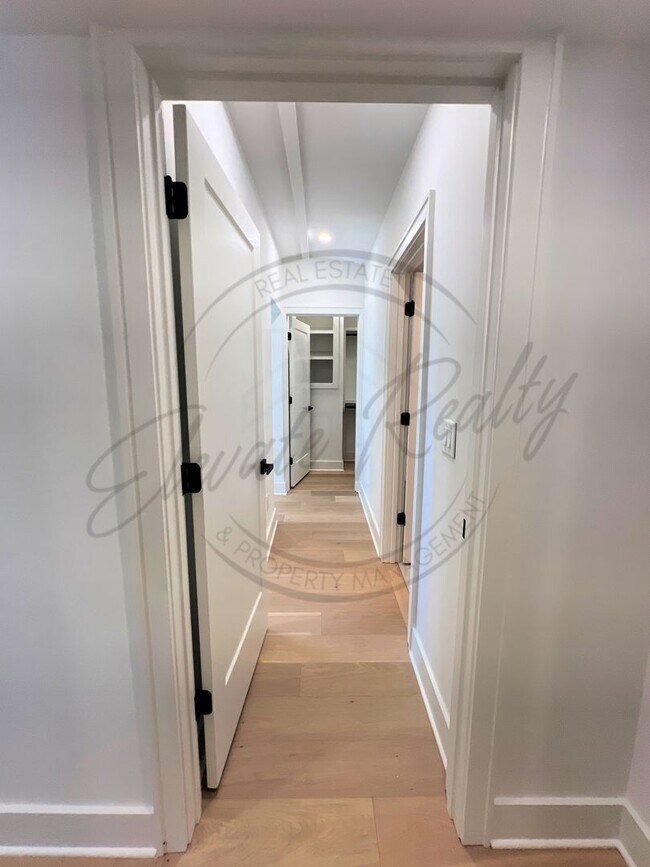Building Photo - Modern Elegance in the Heart of Nashville ...