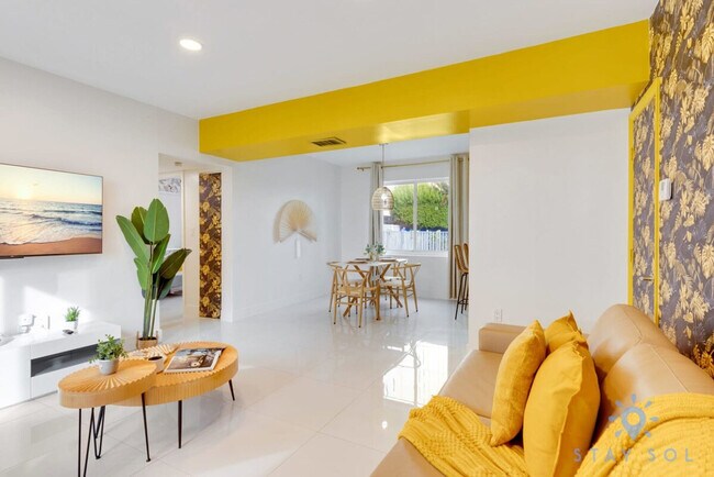 Building Photo - 809 S Ocean Dr