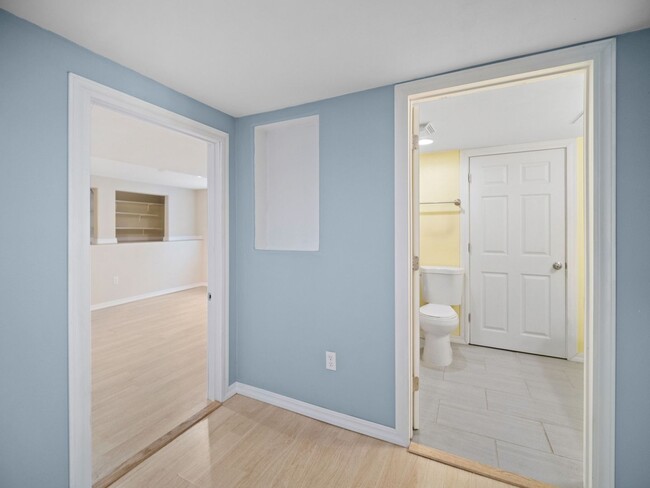 Building Photo - Spacious 4-Bedroom Home w/large Outdoor Sp...