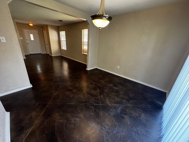 Building Photo - 9303 Pacific Maple