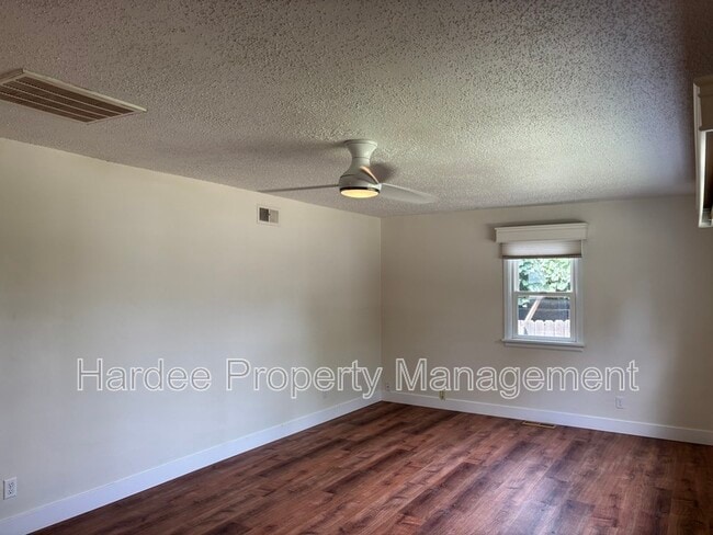 Building Photo - 1119 W Melrose St