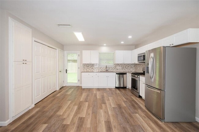 Building Photo - 6026 Bluebell Cir