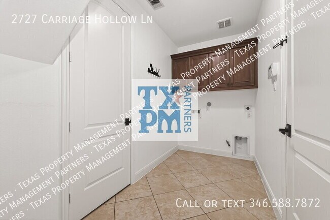 Building Photo - 2727 Carriage Hollow Ln