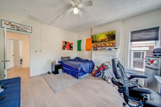 Building Photo - Massive Newly Renovated 11-Bedroom House o...