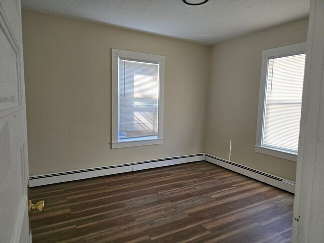 Building Photo - 349 Hollis St