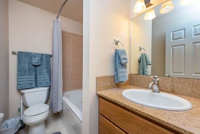 Building Photo - Fully Furnished Ground Level Available Now!