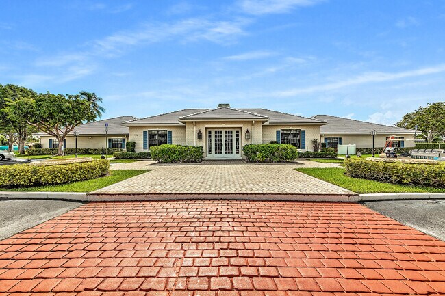 Building Photo - 120 Cypress Club Dr
