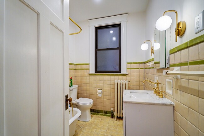 Unit 1 bathroom - 312 E 3rd St