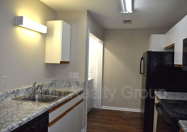 Building Photo - 44 Fantasy Ln