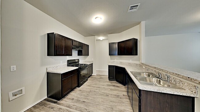 Building Photo - Very Nice 3 Bedroom 2 Bath Home in Yukon Schools