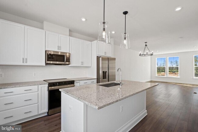 Building Photo - 596 Watermans Dr