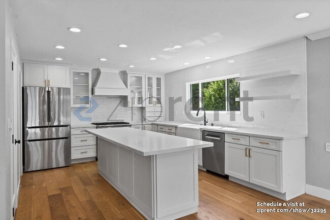 Building Photo - 144 Oakridge Dr