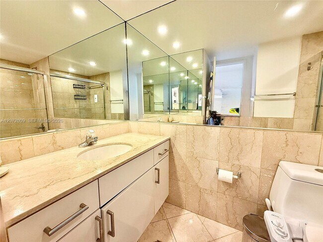 Building Photo - 5161 Collins Ave