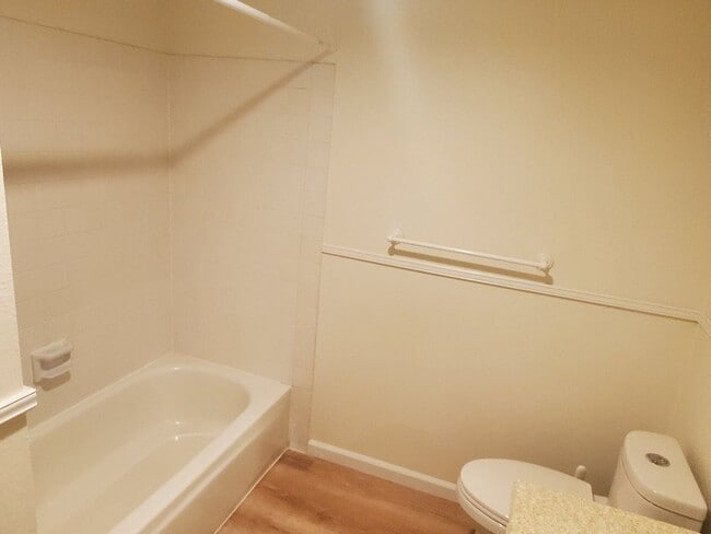 Building Photo - 1 Bedroom - 1 Bathroom in beautiful Park M...