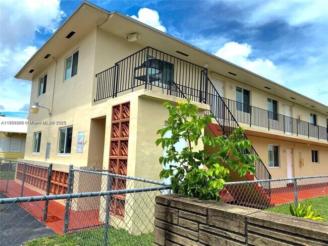 Primary Photo - 931 SW 29th Ave