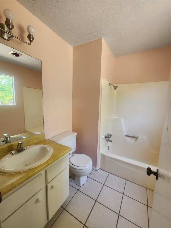 Building Photo - 2810 Dillion Hill Dr