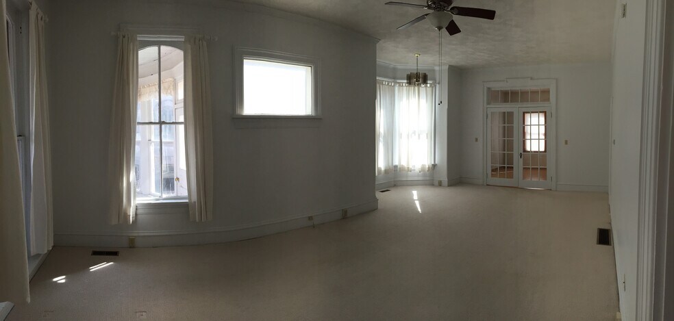 Family/Living Room - 412 Iowa Ave