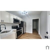 Building Photo - 3 Bedrooom Home 1.5 Bathrooms Move-In-Ready