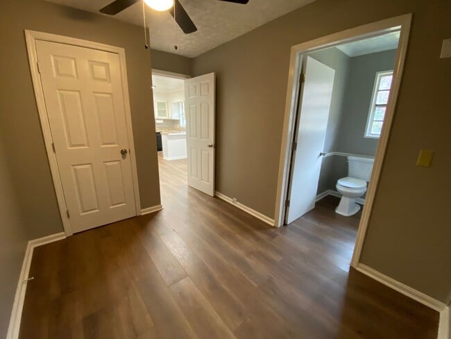 Building Photo - 4 bedroom, 1-1/2 bathroom House in West Rome!