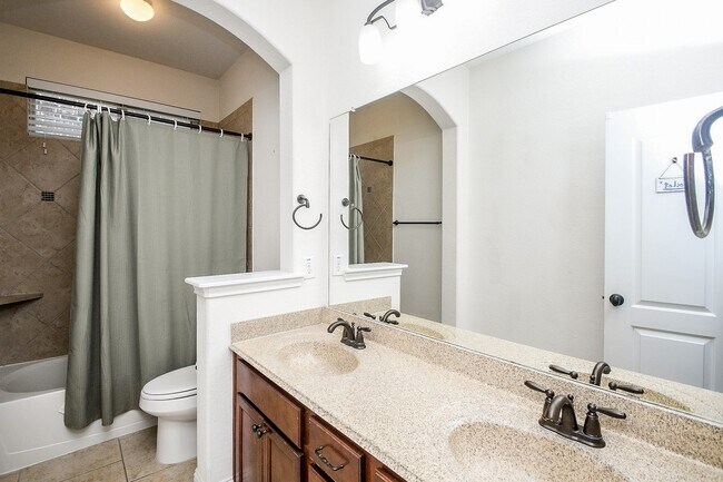 Building Photo - 28426 Rolling Ridge Dr
