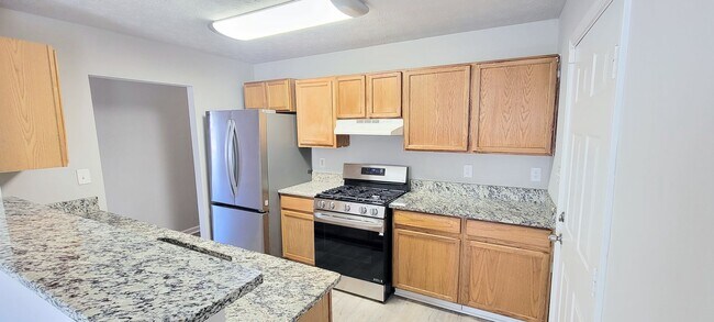 Building Photo - Charming 4BR Home with Modern Upgrades & Spacious Yard